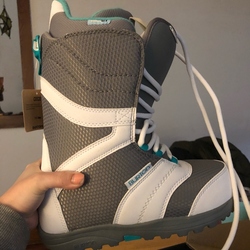 Brand New Burton Snowboard Boots Size 6